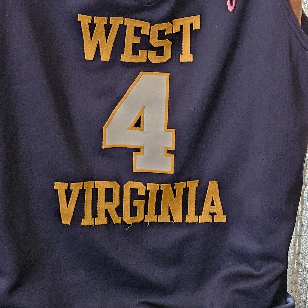 Nike West Virginia Mountaineers #4 Basketball Jersey Size 42 Large